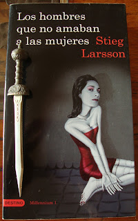 Portada del libro Los hombres que no amaban a las mujeres, de Stieg Larsson