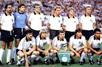 Selección de ALEMANIA FEDERAL - Temporada 1979-80 - Stielike, Schumacher, Briegel, Rummenigge, Karlheinz Förster, Hrubesch; Klaus Allofs, Schuster, Dietz, Kaltz y Hansi Müller - REPÚBLICA FEDERAL DE ALEMANIA 2 (Hrubesch 2). BÉLGICA 1 (Vandereycken) - 22/06/1980 - Eurocopa de Italia 1980, final - Roma, Italia, estadio Olímpico - Alemania gana su 2º título de CAMPÉON DE EUROPA DE SELECCIONES