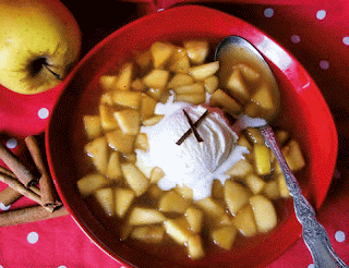 Buttered apple and cinnamon soup with vanilla ice cream