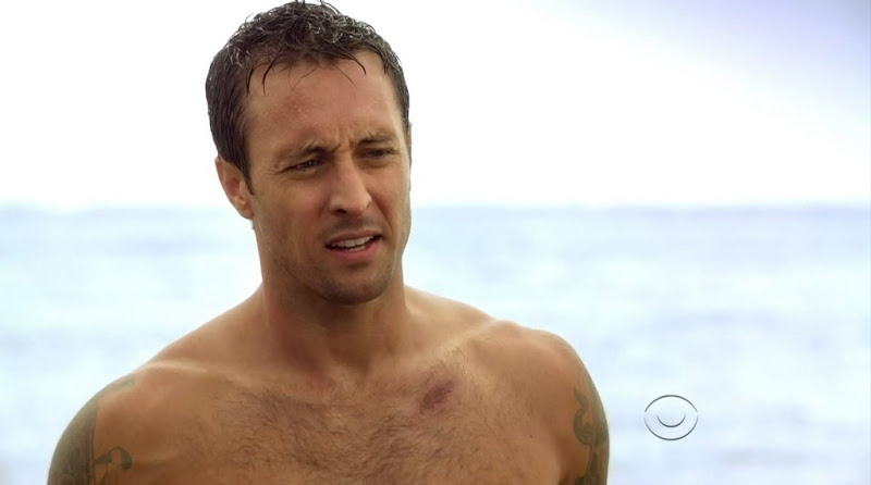 Alex O'Loughlin Shirtless on Hawaii Five-0 s1e11