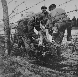 Russian soldiers WW2 moving corpses