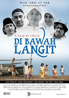 poster di bawah langit