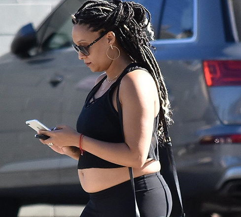 Tia Mowry steps out with her pregnant belly exposed (photos)