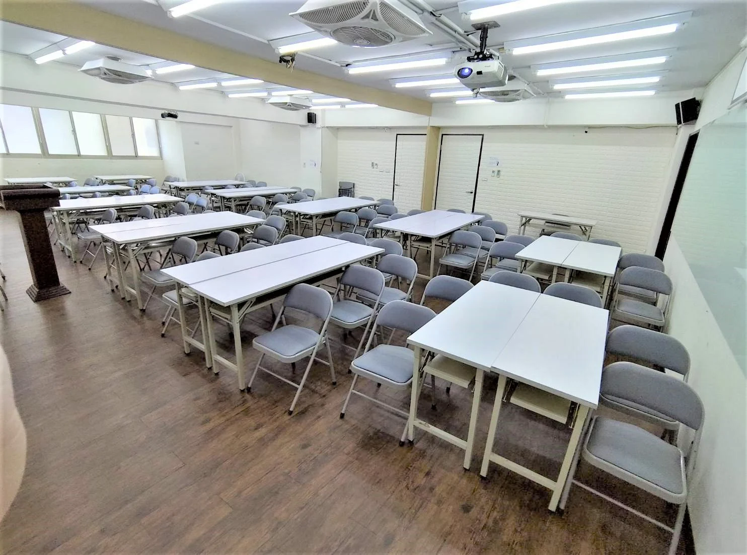 台北微風廣場場地租借-台北復興教室-503教室-分組型