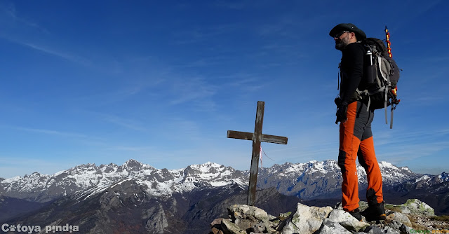 Vistas desde el Pico Pozúa en la Cordillera de Pármede