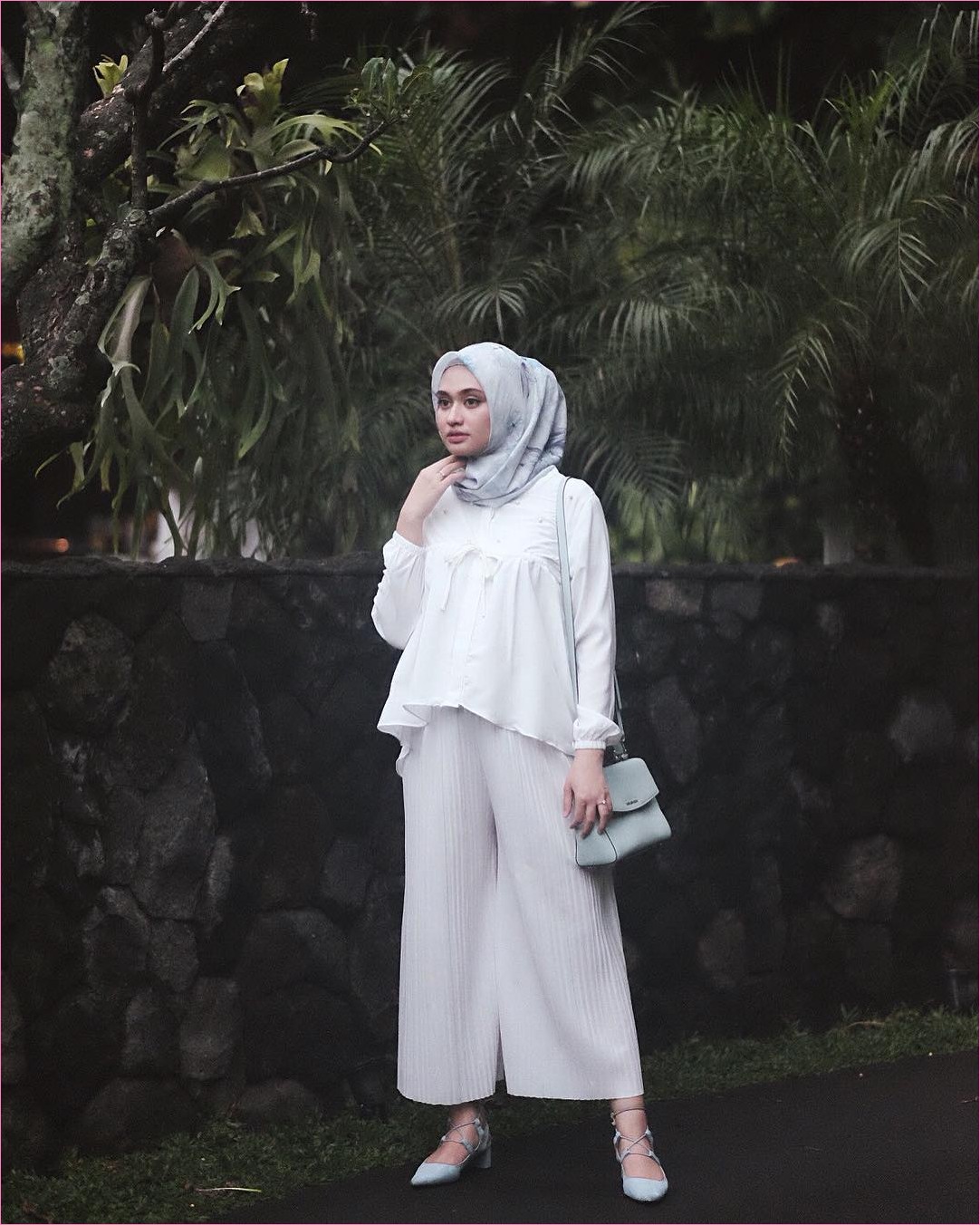  Model Outfit Baju Hijab Casual Untuk Perempuan Gemuk Ala Selebgram  Model Outfit Baju Hijab Casual Untuk Perempuan Gemuk Ala Selebgram 2018