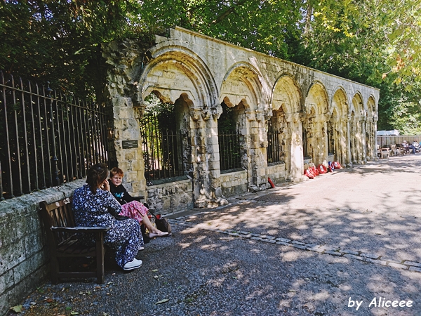 atractii-turistice-Dean-Parc-York