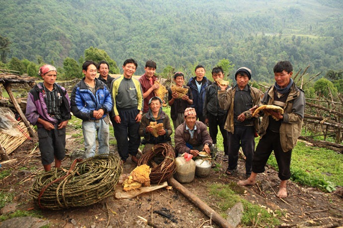 honey-hunters-nepal-39