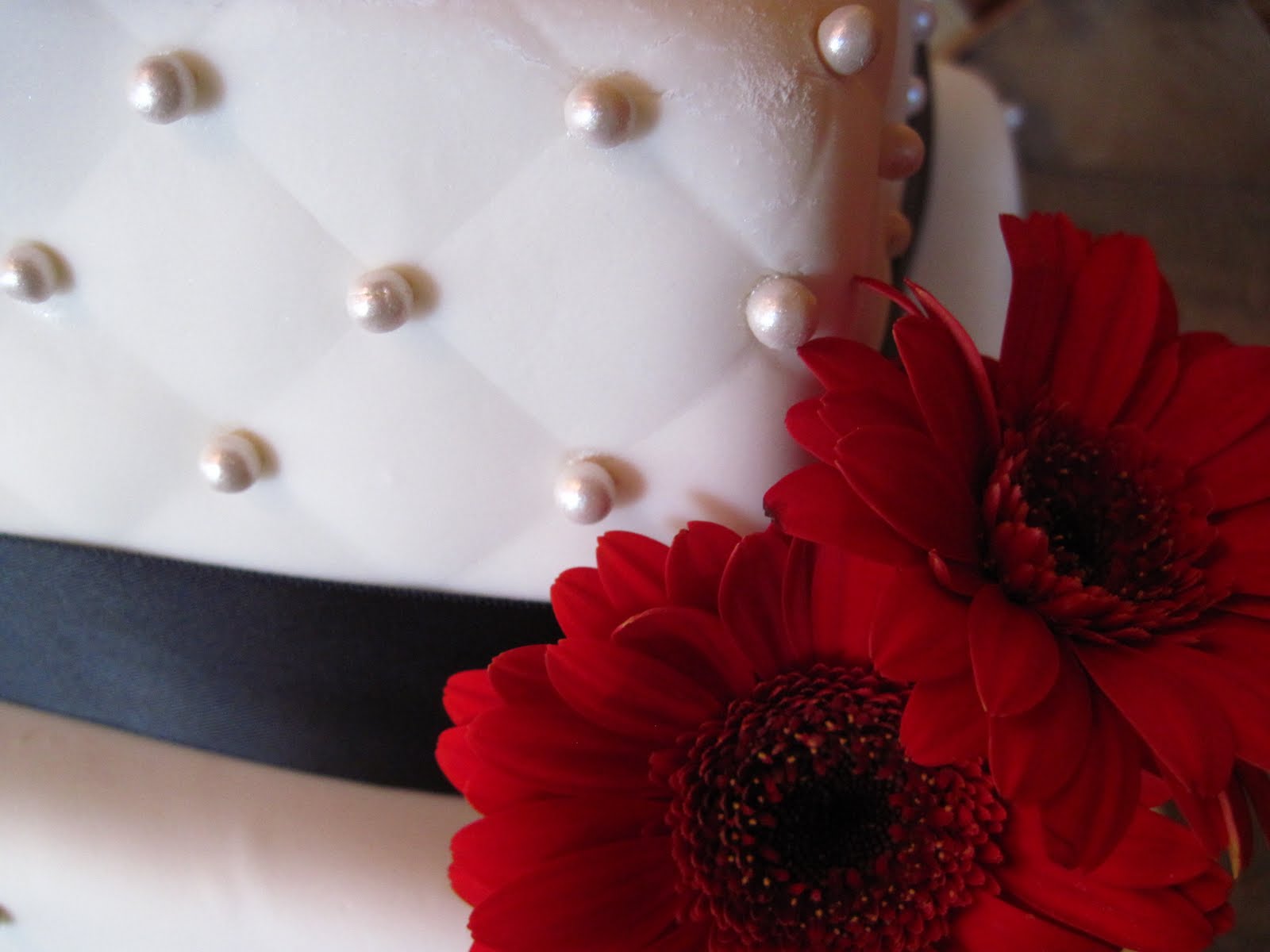 black red and white weddings