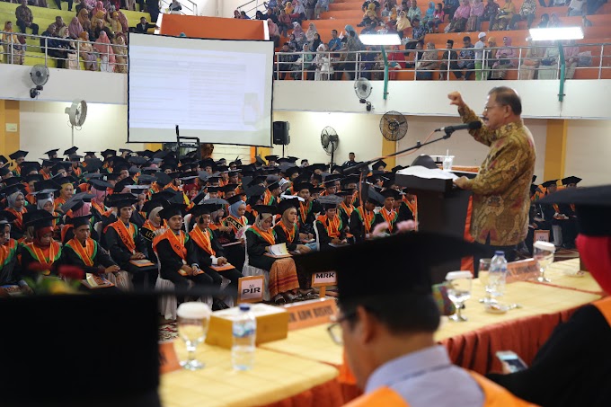 Bupati Ali Mukhni Beri Kuliah Umum Pada Wisudawan Politeknik Negeri Padang