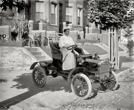 Washington, D.C., 1908. Mrs. Guy Henry in her Maxwell Tourabout