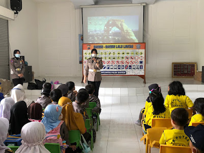 Ditlantas Polda Banten melaksanakan program Polisi Sahabat Anak (PSA) kepada siswa-siswi taman kanak-kanak (TK)