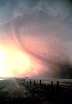 10 Tornado <a target= '_blank' href='http://fenomers.blogspot.com'>terseram</a> dan Terdasyat Yang Pernah Ada