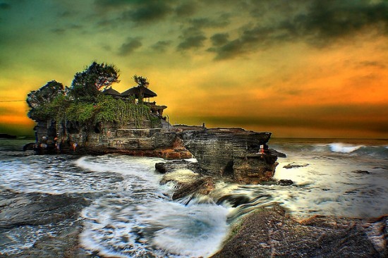 Tanah lot bali beach