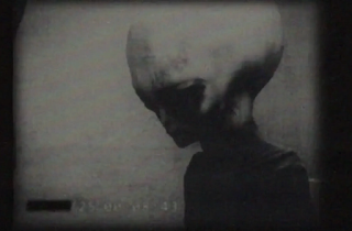 El supuesto extraterrestre real Skinny Bob grabado en vídeo
