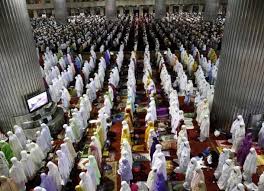 http://www.faquha.com/2016/06/jumlah-rakaat-tarawih-tanya-jawab-Shalat-Tarawih-23-atau-diskon-jadi-11-rakaat.html