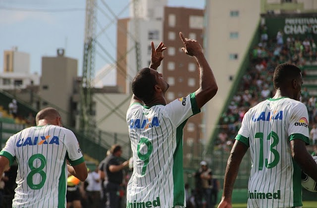 Bruno Rangel faz história, e Chapecoense goleia Avaí