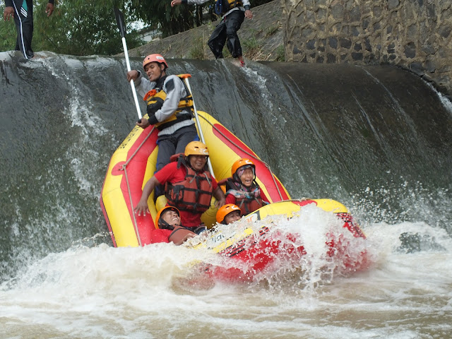 5 Lokasi Wisata Arung Jeram Jawa Barat untuk Pacu Adrenalinmu