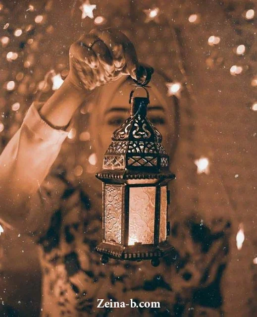 أفضل صور بروفايل للبنات، خلفيات بروفايل بنت تحمل فانوس رمضان