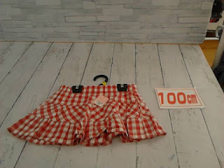 中古品　子供服　１００㎝　赤✕白　チェック柄スカート　２９０円