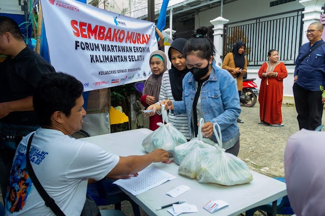 Diserbu Warga, Even Sembako Murah FWE Kalsel Bersama Bank Kalsel dan STIE Pancasetia Sukses Digelar 