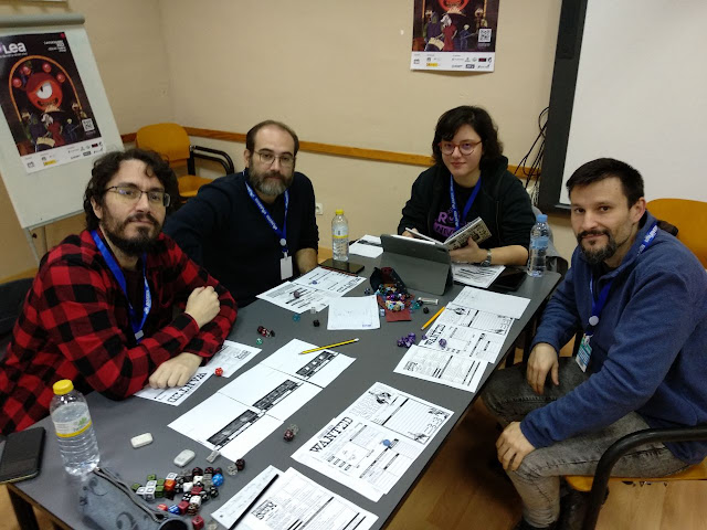 La mesa de Frontier Scum con Scaluga, Fran Castle, Nayeli y Anonimo