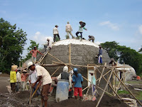 tahap konstruksi bangunan Dome (http://niqnaqnuq.blogspot.com/)
