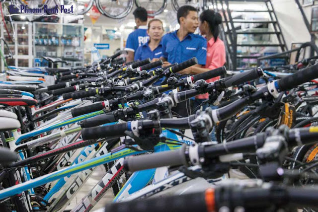 A Giant bikes store in central Phnom Penh in 2014. Eli Meixler