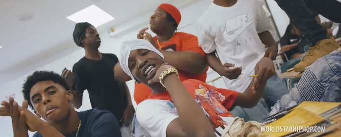 Soldier Kidd sem se abalar em seu novo videoclipe, assista a  '100 Band Mafia' 