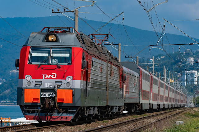 ロシア鉄道 2階建て 2ЭС4К-105