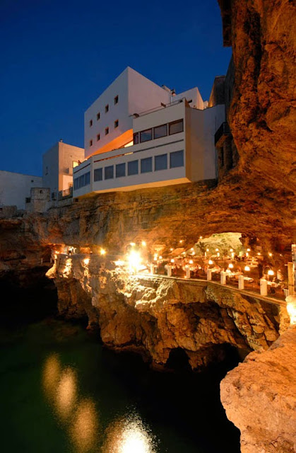 restaurante dentro de cueva Grotta Palazzese italia