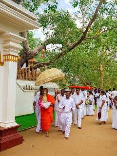 Anuradhapura, Bodhi Tree and monk