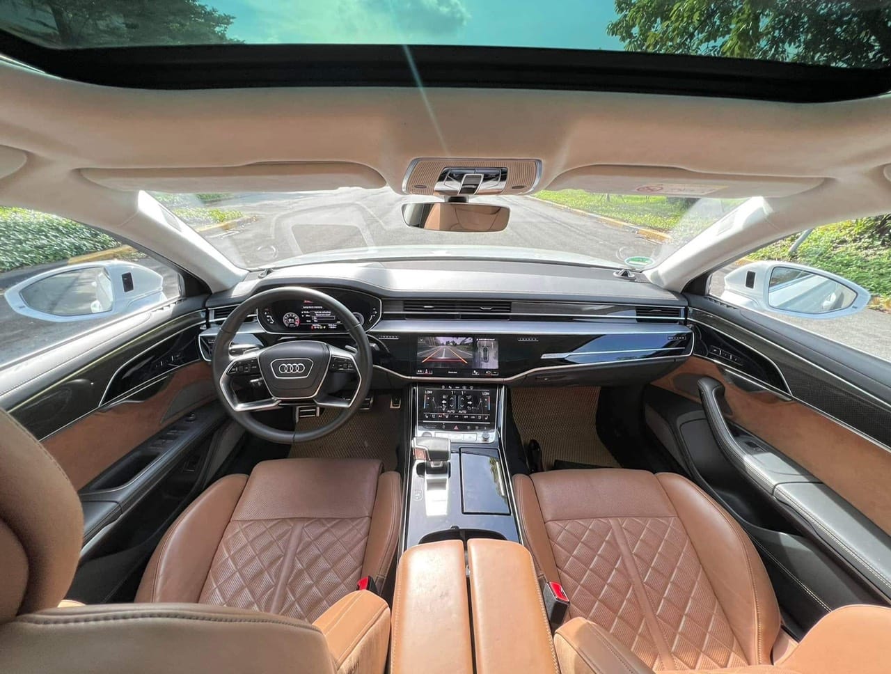 Hàng hiếm Audi S8 rao bán hơn 8 tỷ đồng: Sử dụng chung động cơ <a href=