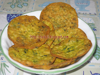palak puri, spinach puri, poori recipe, indian flat bread, fried puri