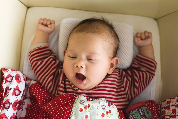 Tư thế ngủ nào là tốt nhất cho sức khoẻ của bé sơ sinh?
