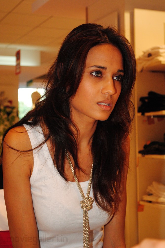 Femina Miss India South 2011 Auditions Close Up Stills - HOT DESI GIRLS PHOTOS - Famous Celebrity Picture 