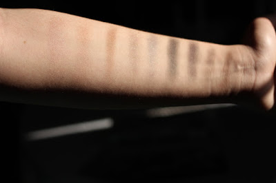 Urban Decay Naked Smoky Palette swatches