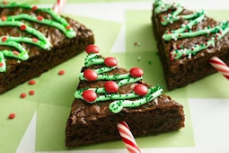 Christmas Tree Brownies With Candy Cane 