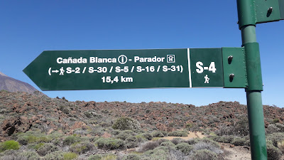 GR-131 TRAMO 5 EL PORTILLO - CENTRO DE VISITANTES (S-4 Siete Cañadas) A DEGOLLADA DE GUAJARA (S-5), pista Siete Cañadas, señal informativa hacia la Cañada Blanca