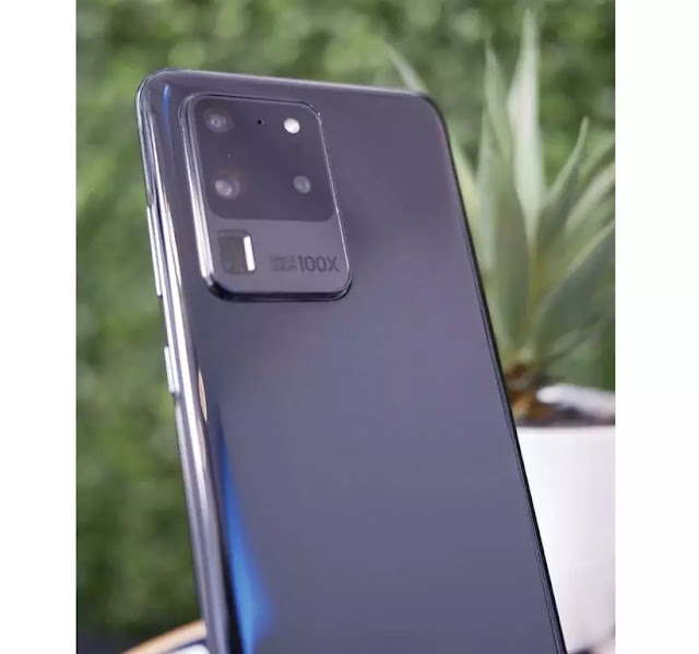 Samsung Galaxy S20 Ultra (2020) has been revealed in live images for the very first time.