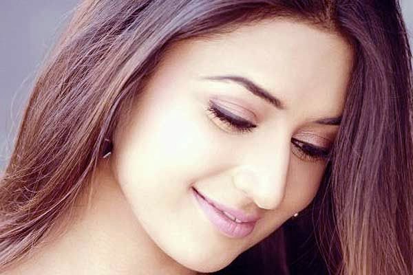 Divyanka Tripathi HD Wallpapers Free Download