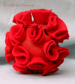 alt="Life on Lakeshore Drive DIY Valentine's Felt Roses Topiary"