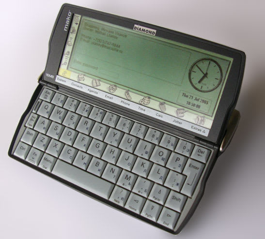 Picture of A Diamond Mako palmtop computer. It is a re-branded Psion Revo device.