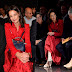 Sorridente Katie Holmes na primeira fila em Fendi