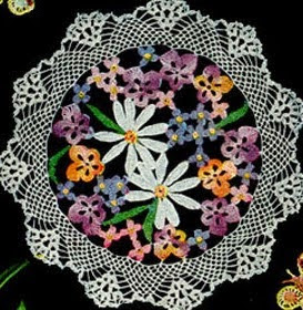 http://translate.google.es/translate?hl=es&sl=en&tl=es&u=http%3A%2F%2Ffreevintagecrochet.com%2Ffree-doily-pattern%2Fstar71%2Fflower-bouquet-doily