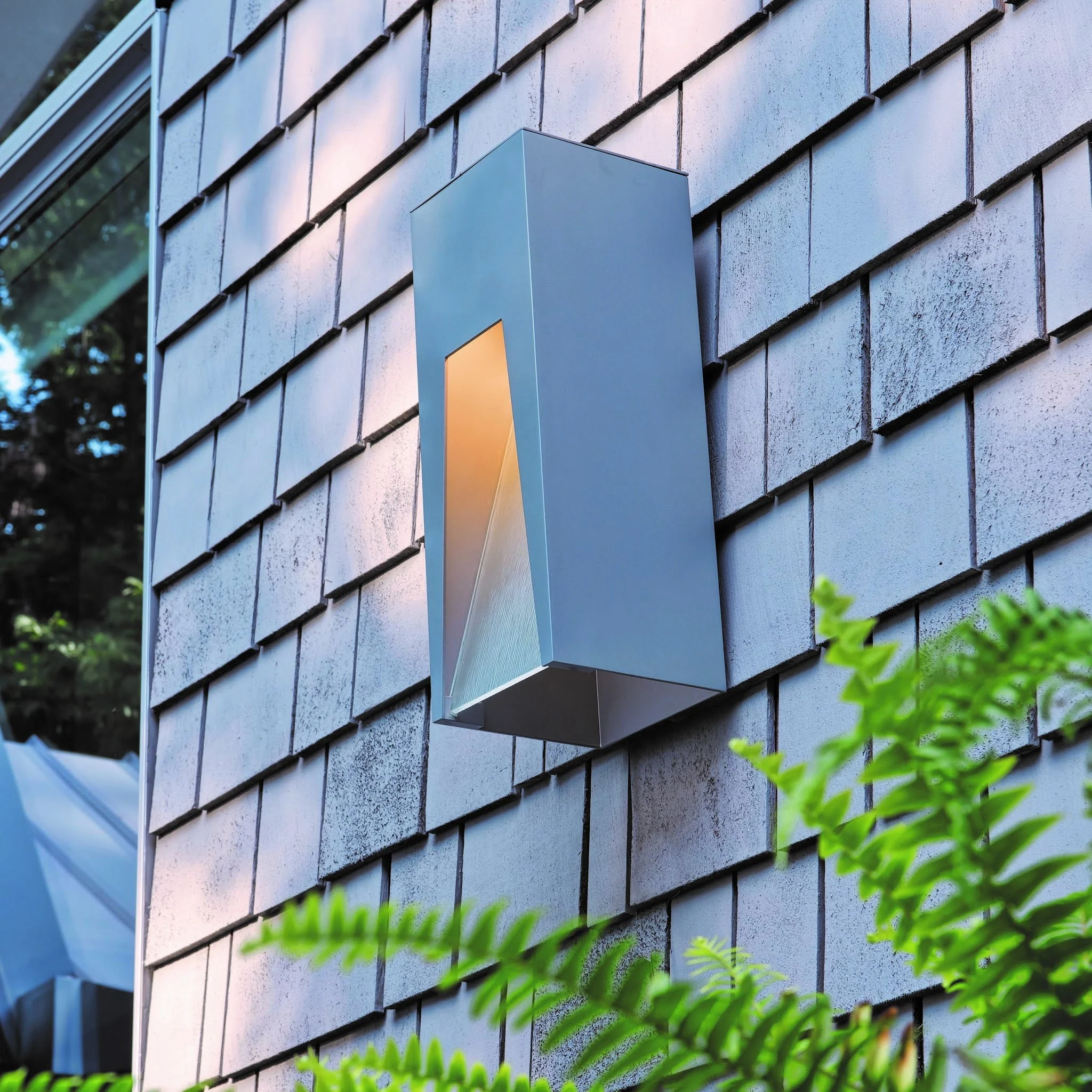 Hinkley Luna Rectangular Wall Sconce App e1540341211224 The 7 Best Ways to Light Up Your Backyard | Sansbury Electric