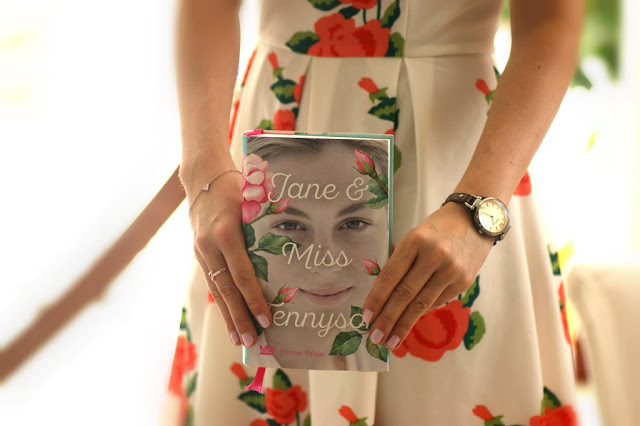 Jane & Miss Tennyson von Emma Mills aus dem Königskinder Verlag