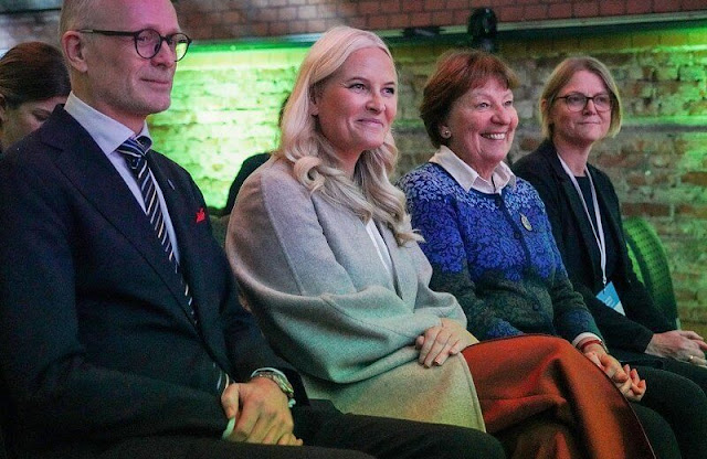 Crown Princess Mette-Marit wore a wool and cashmere blend coat by Chloe. Zimmermann Tempo wool blend pants