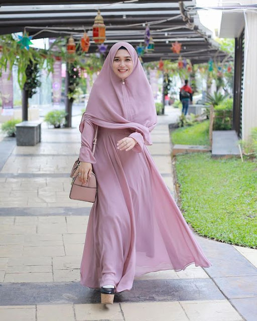 Model Jubah Syari Wanita Terbaru 2018