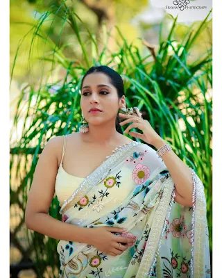 Anchor Rashmi Gautam Latest Saree Photoshoot